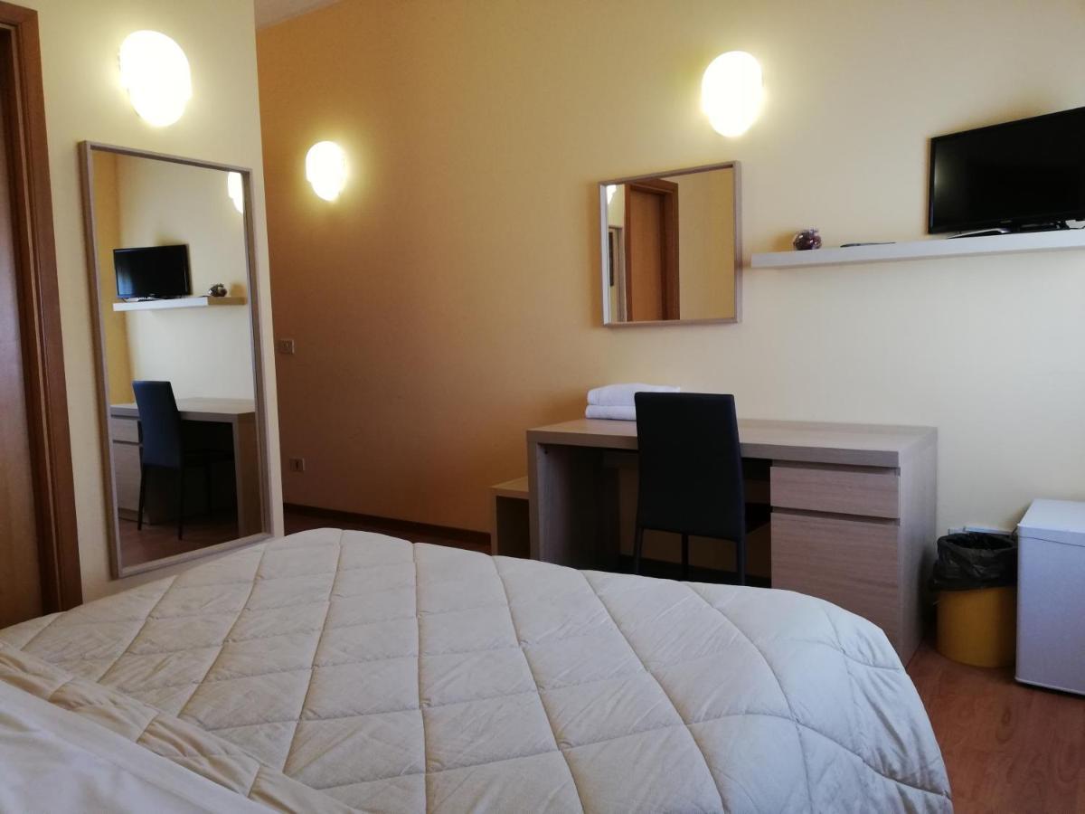 Albergo Roma ランチャーノ エクステリア 写真